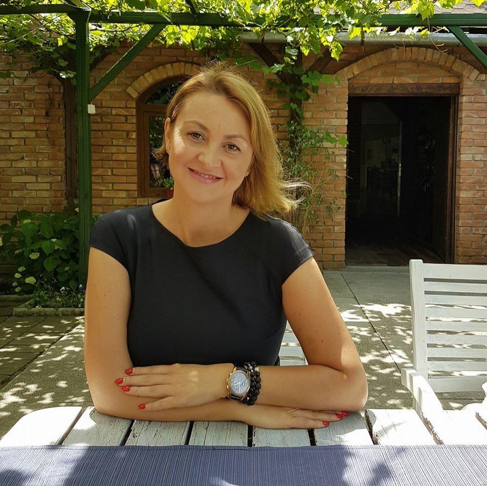 Șefa Spitalul din Vaslui, &icirc;n stare gravă, aproape de comă, după 10 zile de izolare. Fiul ei, &icirc;n grupul adolescenților aduși de ISU de la mare