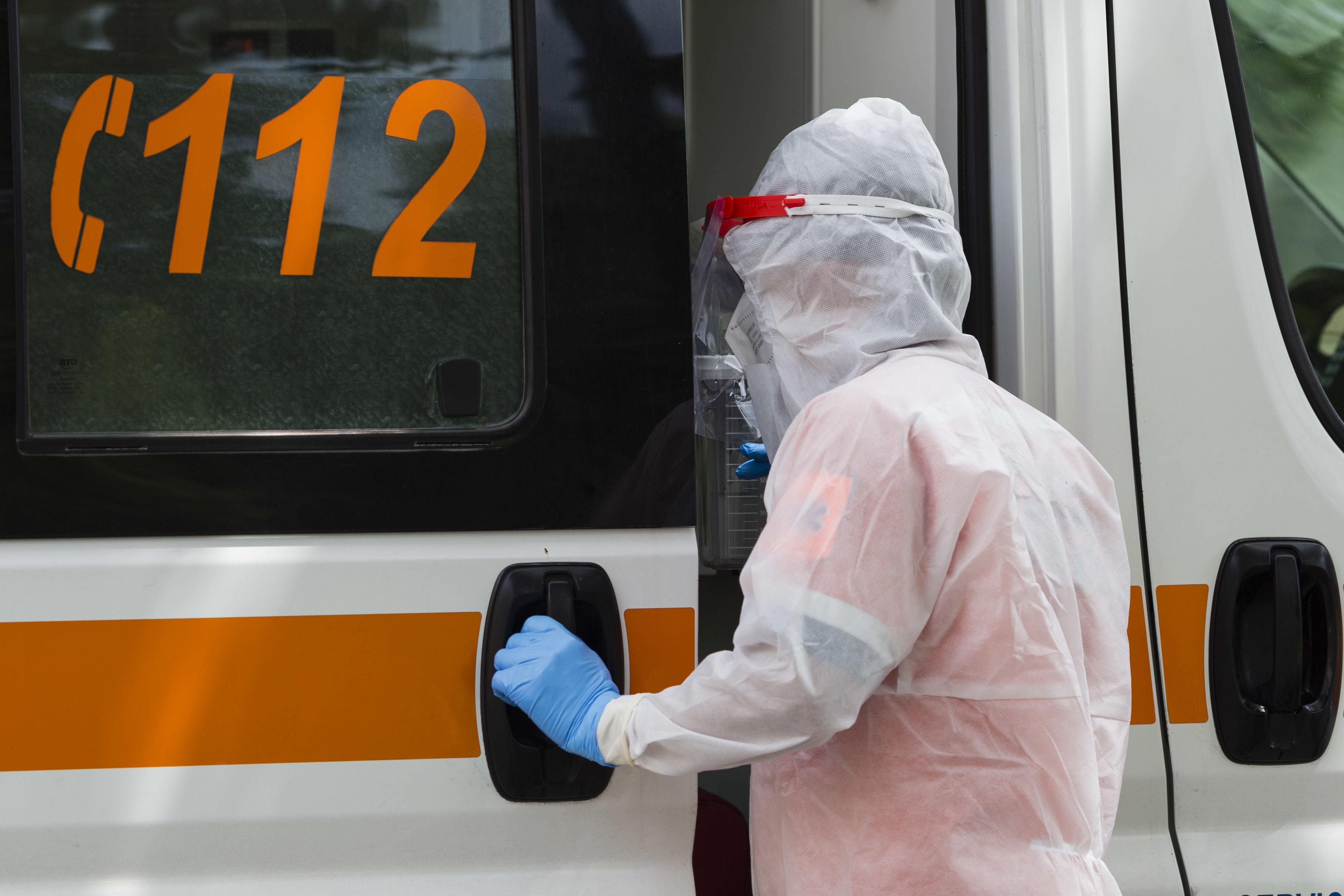 Managerul Spitalului Judeţean Vaslui, infectat cu coronavirus, transferat la un spital din Bucureşti/ Fiul său a făcut parte din grupul de copii care au mers la mare după un majorat, o fată fiind confirmată cu COVID-19