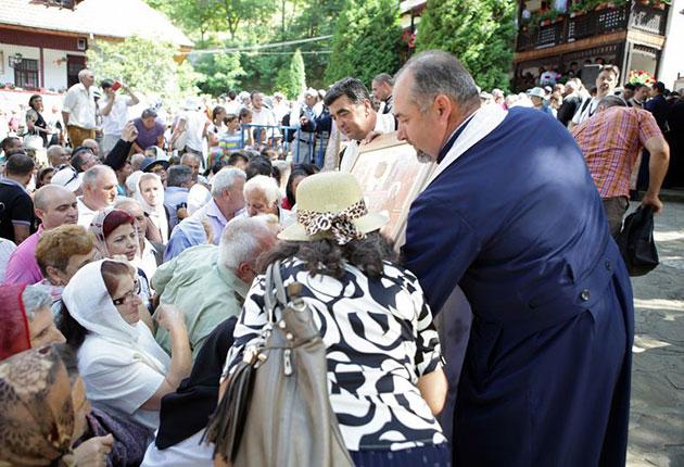 Slujbele religioase de pe 15 august, de Sf&acirc;nta Maria, se schimbă. Preoții se tem că pelerinii vor lua cu asalt catedralele