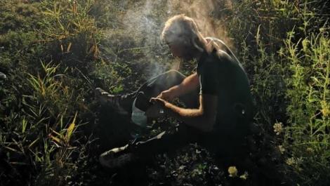 Doi pescari din Arad au salvat de la înec un om, crezând că au prins cu undiţa un peşte uriaş - Video