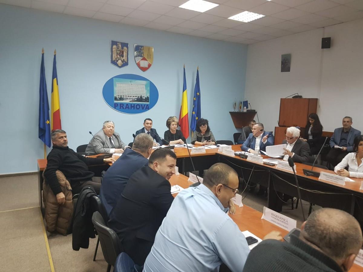 Alertă &icirc;n județul Prahova, unde au explodat cazurile de coronavirus. Un bărbat, angajat al Consiliului Județean, a murit. Zeci de colegi sunt &icirc;n izolare