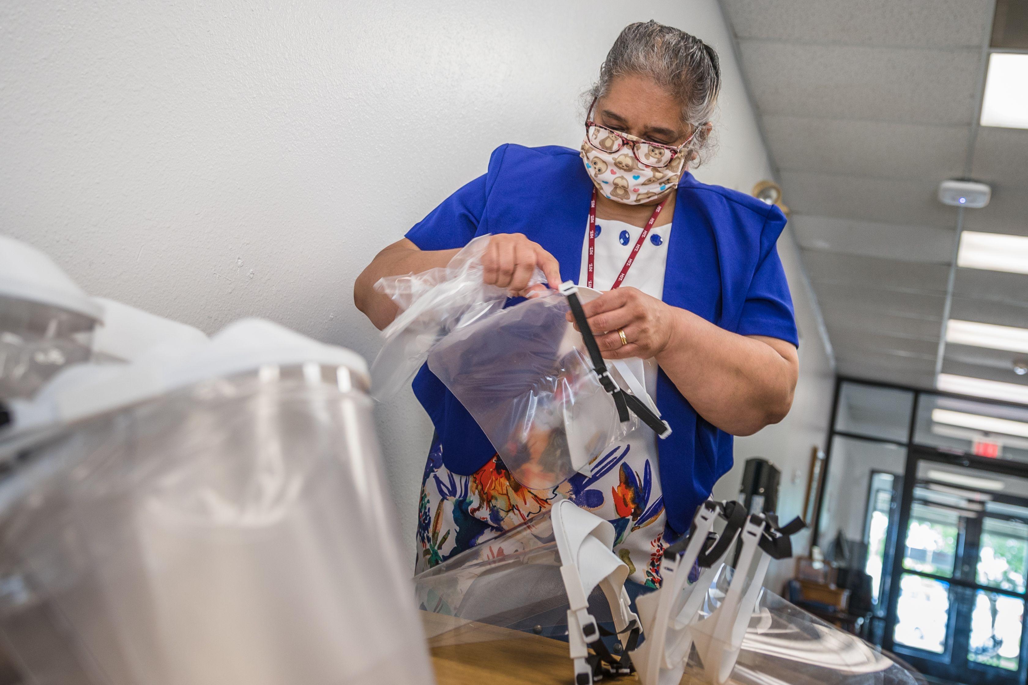 Mutația D614G a coronavirusului, prezentă și &icirc;n Europa, este de zece ori mai infecțioasă, dar mai puțin mortală