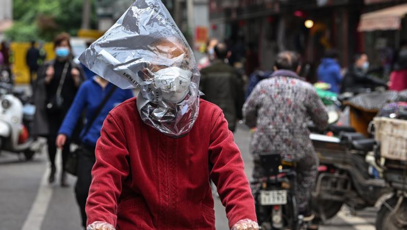 Imagini șocante, suprinse în Wuhan. Cum au fost filmați mii de oameni, în orașul-epicentru al pandemiei: „Noi de ce mai avem restricții?!”