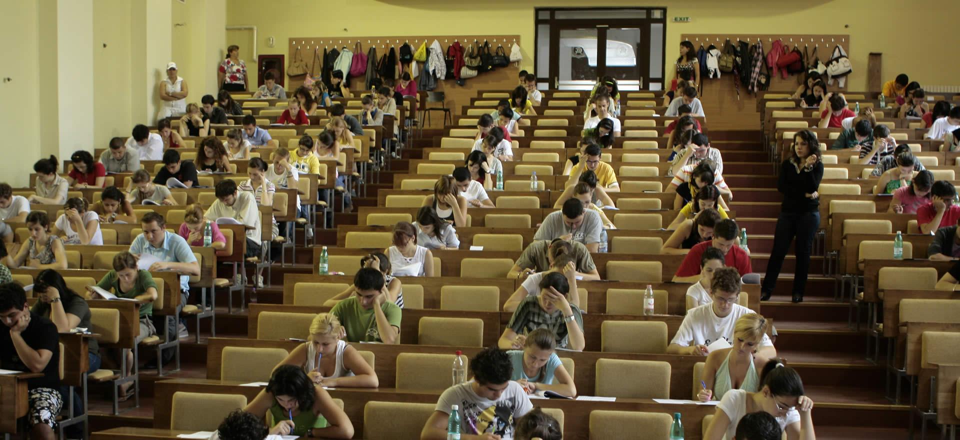 Reguli noi! Studenții și elevii ar putea avea camere individuale &icirc;n camine, iar la cantină vor putea sta fără mască. Care sunt obligațiile din cămine, cantine și mijloacele de transport