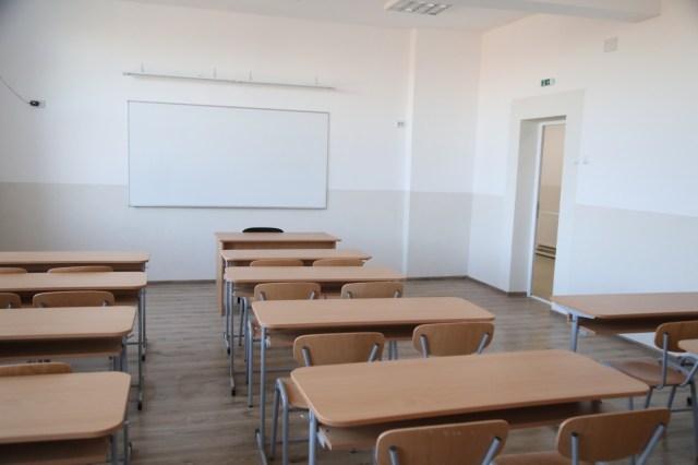 &Icirc;n ce situații pot fi suspendate cursurile &icirc;ntr-o clasă sau &icirc;n toată școala după 15 septembrie. Scenariile luate &icirc;n calcul de ministerul Sănătății&nbsp;