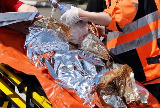 Copil de opt ani, &icirc;n stare gravă după ce s-a jucat cu focul &icirc;n curtea casei. Micuțul a ajuns la spital cu arsuri pe jumătate din corp&nbsp;