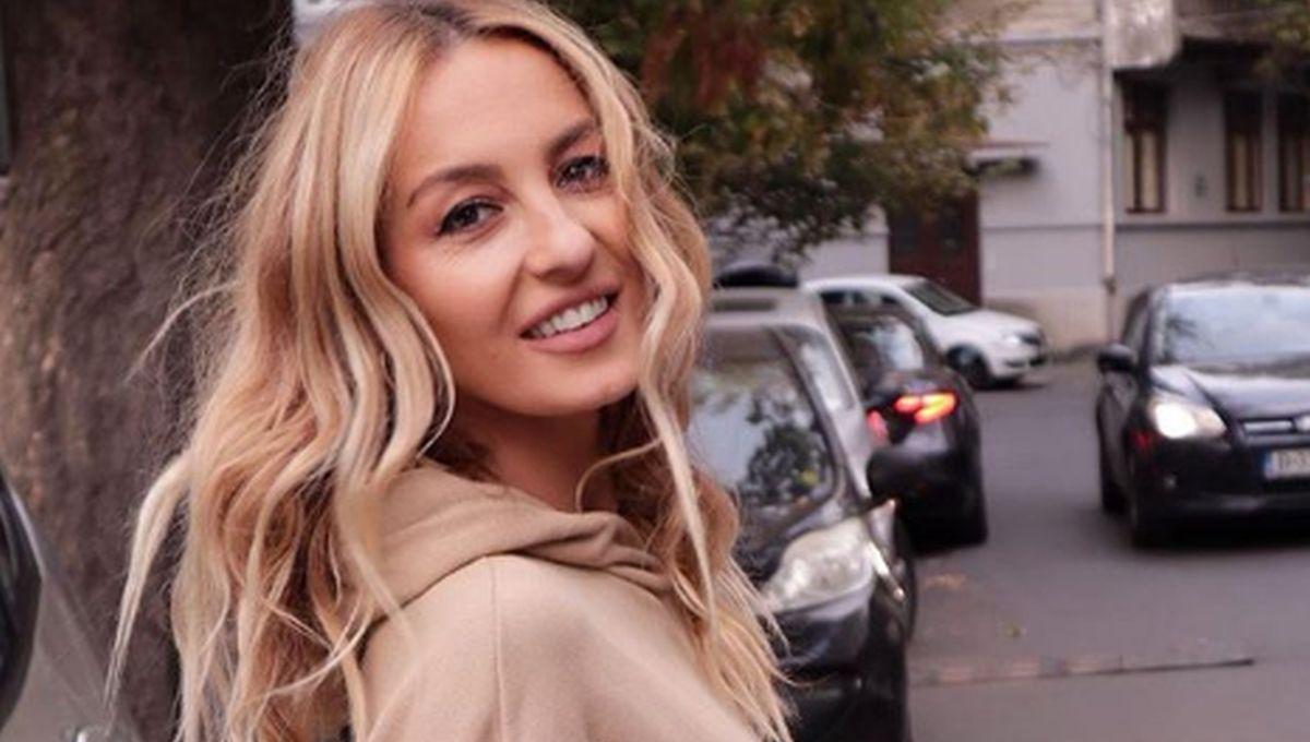 Ah, ce trup, ce picioare! Flavia Mihășan deține un corp de invidiat. Vecina de la "Neatza cu Răzvan și Dani" arată senzațional &icirc;n costum de baie!