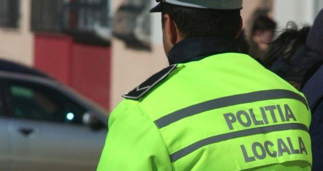 Un polițist a fost bătut cu pietre și amenințat cu furca după ce a fost chemat să aplaneze un scandal. De la ce a pornit totul&nbsp;