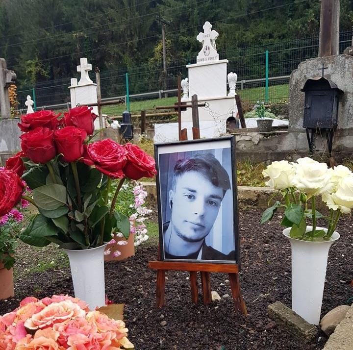 &bdquo;Dragul nostru, cum este Raiul astăzi?&rdquo;. Tatăl unui t&acirc;năr care a murit, după incendiul din Colectiv, pus să scoată bani din buzunar, ca să nu fie executat silit