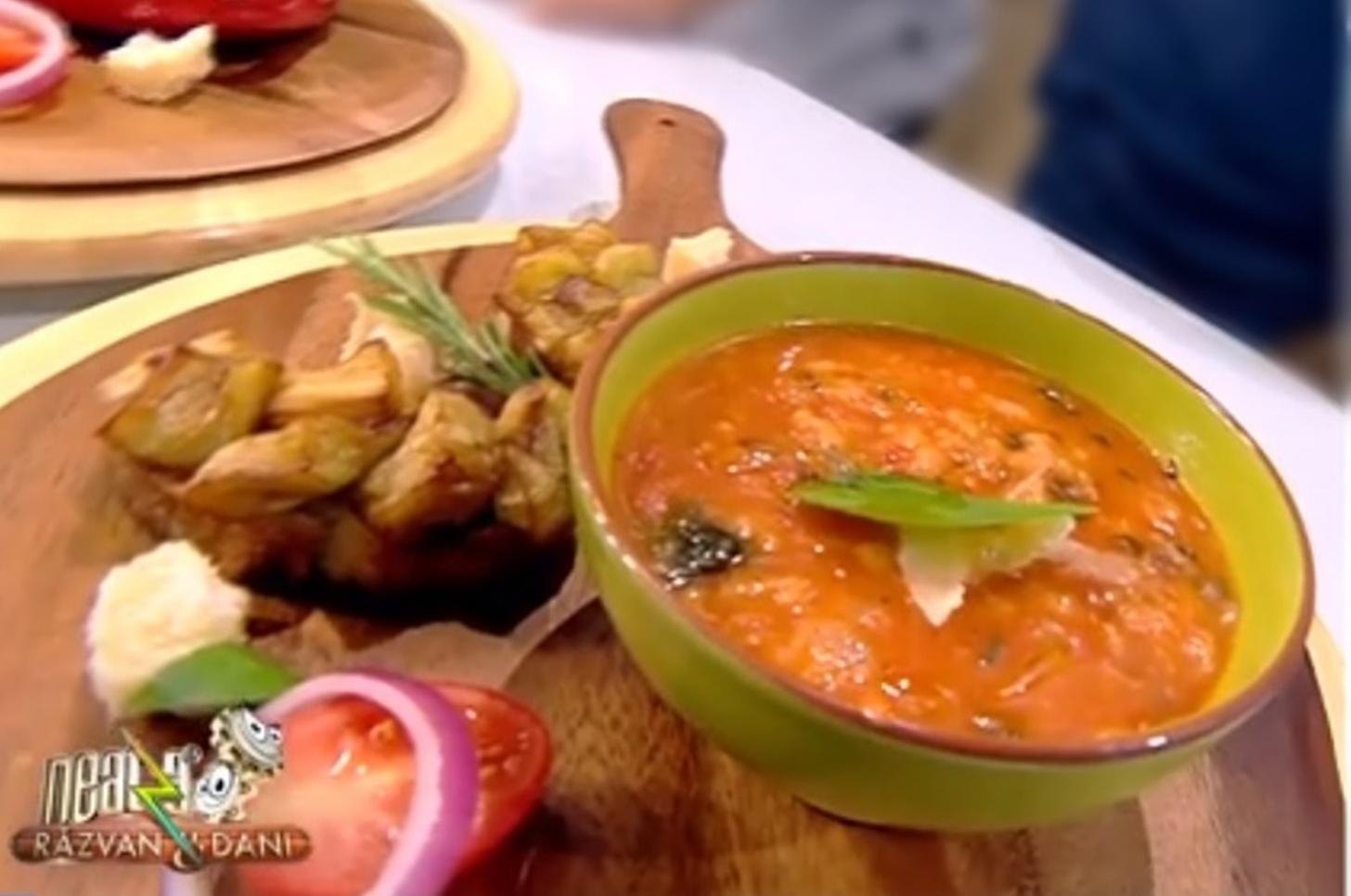 Supă de roșii cu usturoi și parmezan. Rețetă din bucătăria italiană