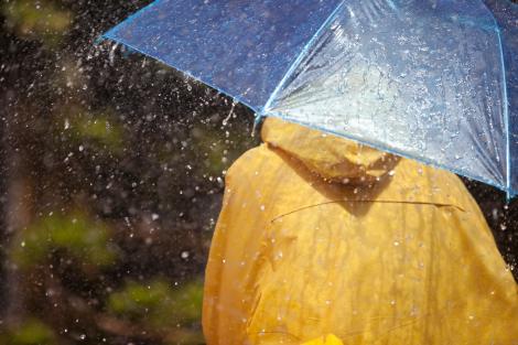 Ploi torențiale, vijelii și grindină. Meteorologii au emis avertizări meteo pentru jumătate din țară. Care sunt cele mai afectate zone, în următoarele ore
