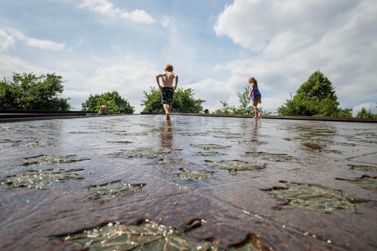 Vreme la extreme, &icirc;n Rom&acirc;nia! Zonele &icirc;n care temperaturile vor depăși 30 de grade. C&acirc;nd apar ploile