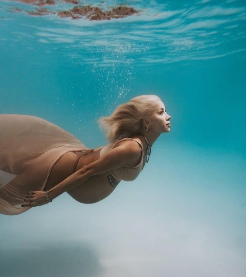 Alina Ceușan, apariție care &icirc;ți taie răsuflarea! Imagini de colecție din timpul sarcinii. Cum a apărut fosta concurentă de la Asia Express