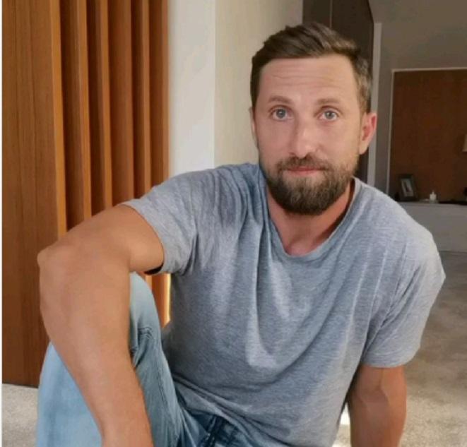 Dani Oțil, cea mai fierbinte poză cu logodnica sa, Gabriela Prisăcariu! Ce detaliu au văzut fanii