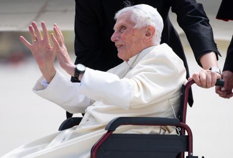 „Vocea lui abia se mai aude!”. Fostul papă Benedict al XVI-lea este grav bolnav. De ce boală suferă