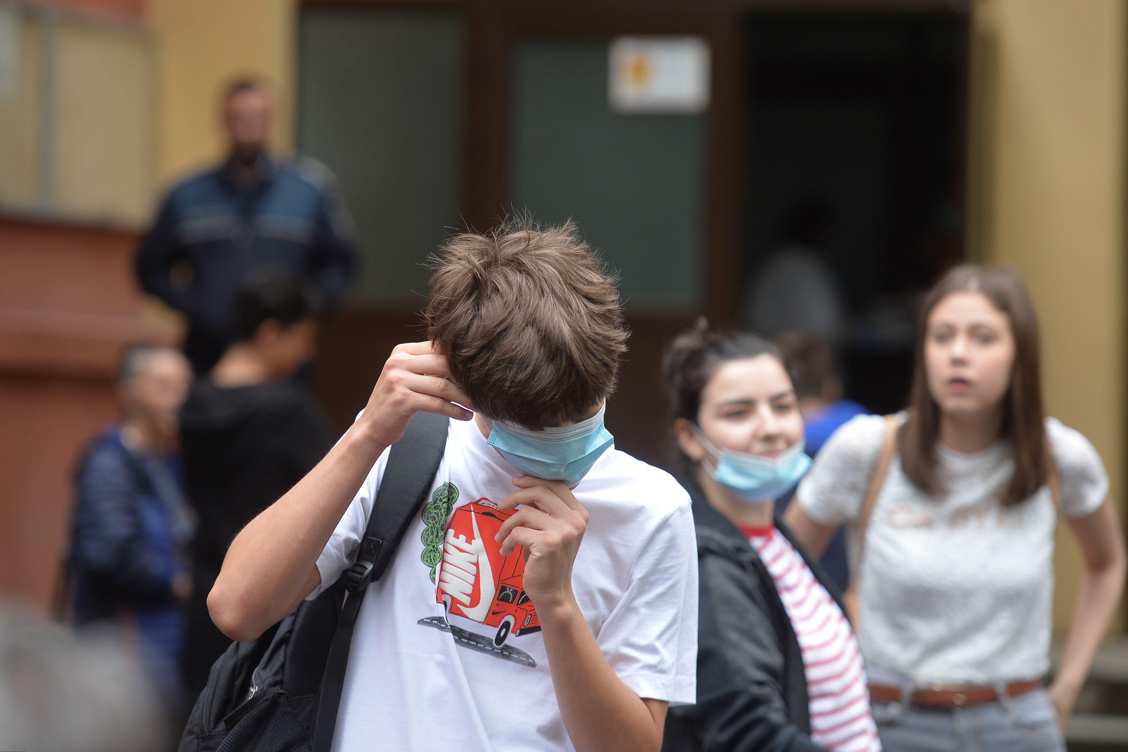 Elevii de gimnaziu vor scăpa de c&acirc;teva materii! Ce discipline ar putea fi scoase din orar! Variantele Ministerului Educației