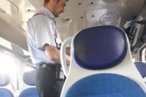 Cum a fost pedepsit controlorul de tren care nu purta mască de protecție și spunea că virusul nu există: ”Salariul va fi diminuat, evident!”