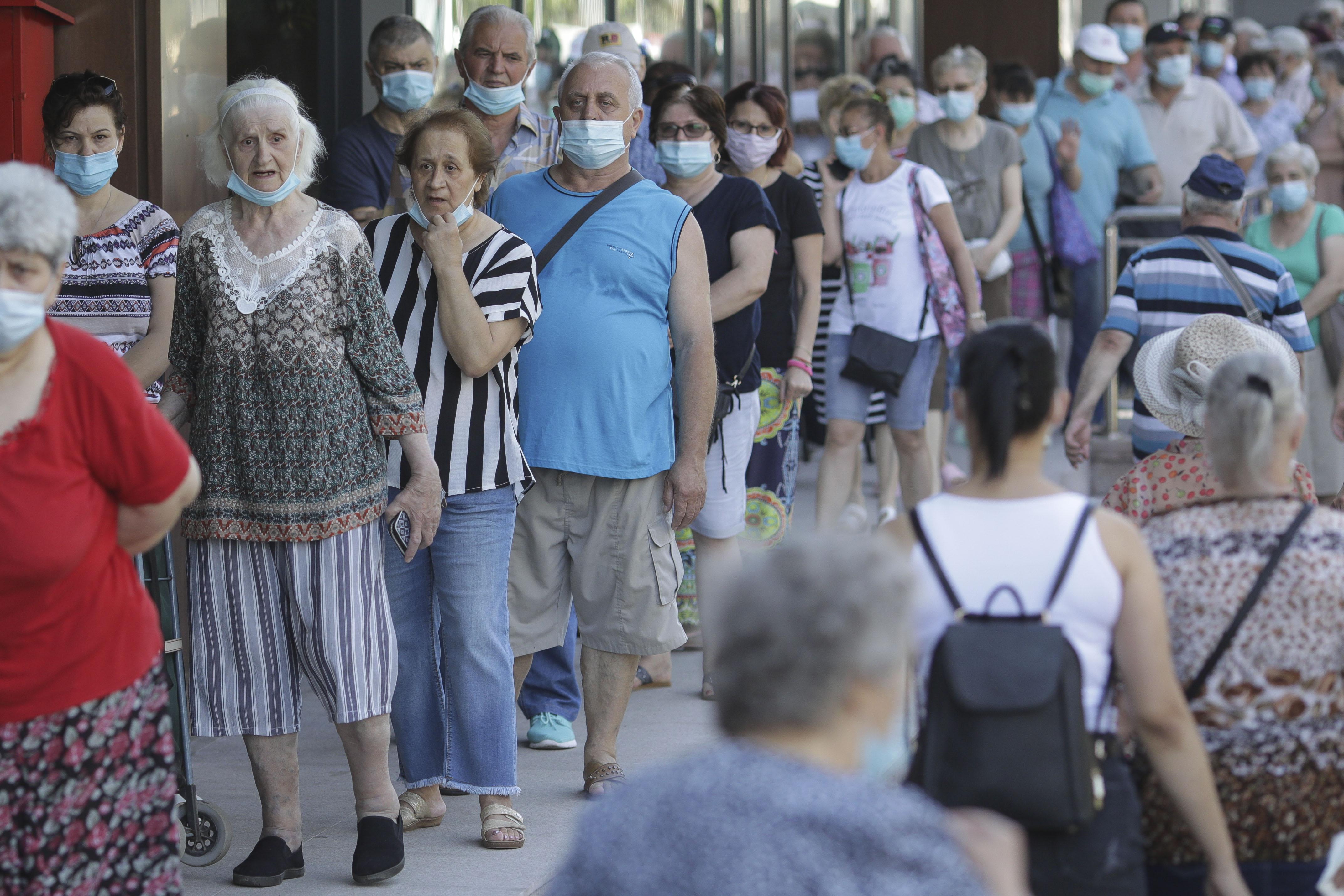 4% dintre persoanele confirmate cu Covid-19 &icirc;n Rom&acirc;nia au murit. Focare &icirc;n București și alte trei județe din țară