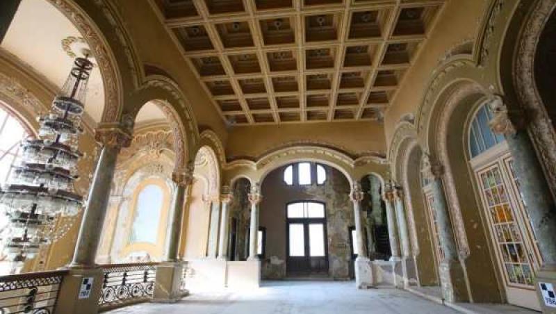 Descoperire uimitoare în interiorul Cazinoului din Constanța. Muncitorii care restaurează clădirea le-au găsit intacte, după 100 de ani