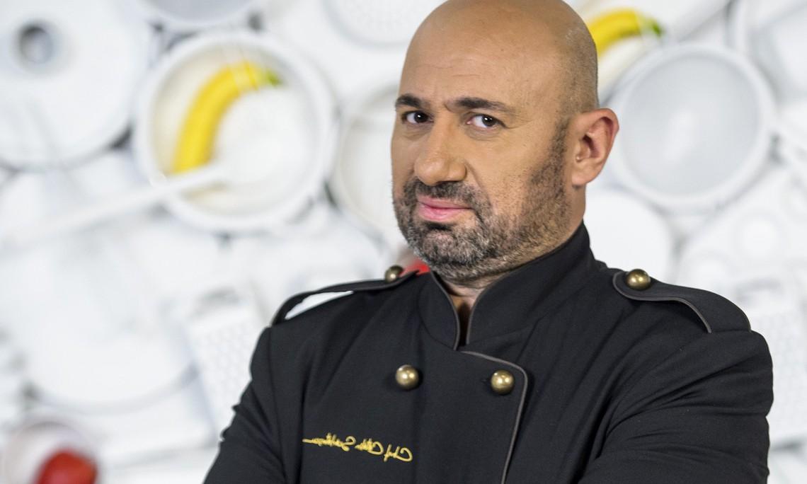 &bdquo;Este fiul dumneavoastră?&rdquo;. Cătălin Scărlătescu și-a pus fanii pe jar! Cum a fost surprins juratul Chefi la cuțite