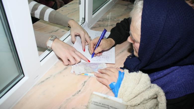 S-a redus cu doi ani v&acirc;rsta de pensionare, pentru anumite categorii de rom&acirc;ni. Legea promulgată a intrat &icirc;n vigoare