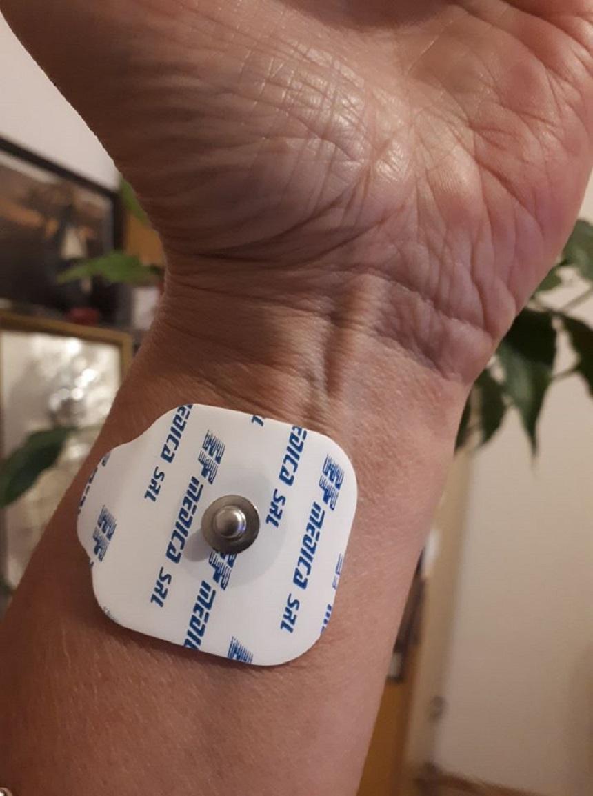 Un suspect de Covid-19 povesteşte cu emoție experienţa avută cu medicii: "Oameni traşi la faţă, cu răbdare, care mi-au dezinfectat p&acirc;nă și buletinul"