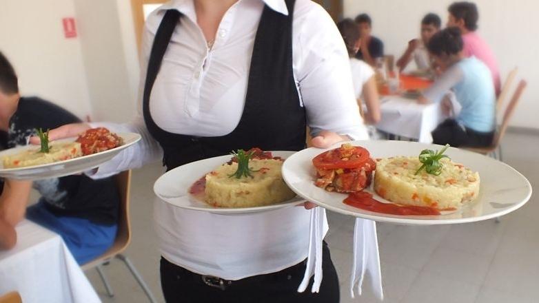 Atenție unde alegeți să m&acirc;ncați pe litoral! Amenzi usturătoare din cauza neregulilor! Aceste zone sunt cele mai riscante!