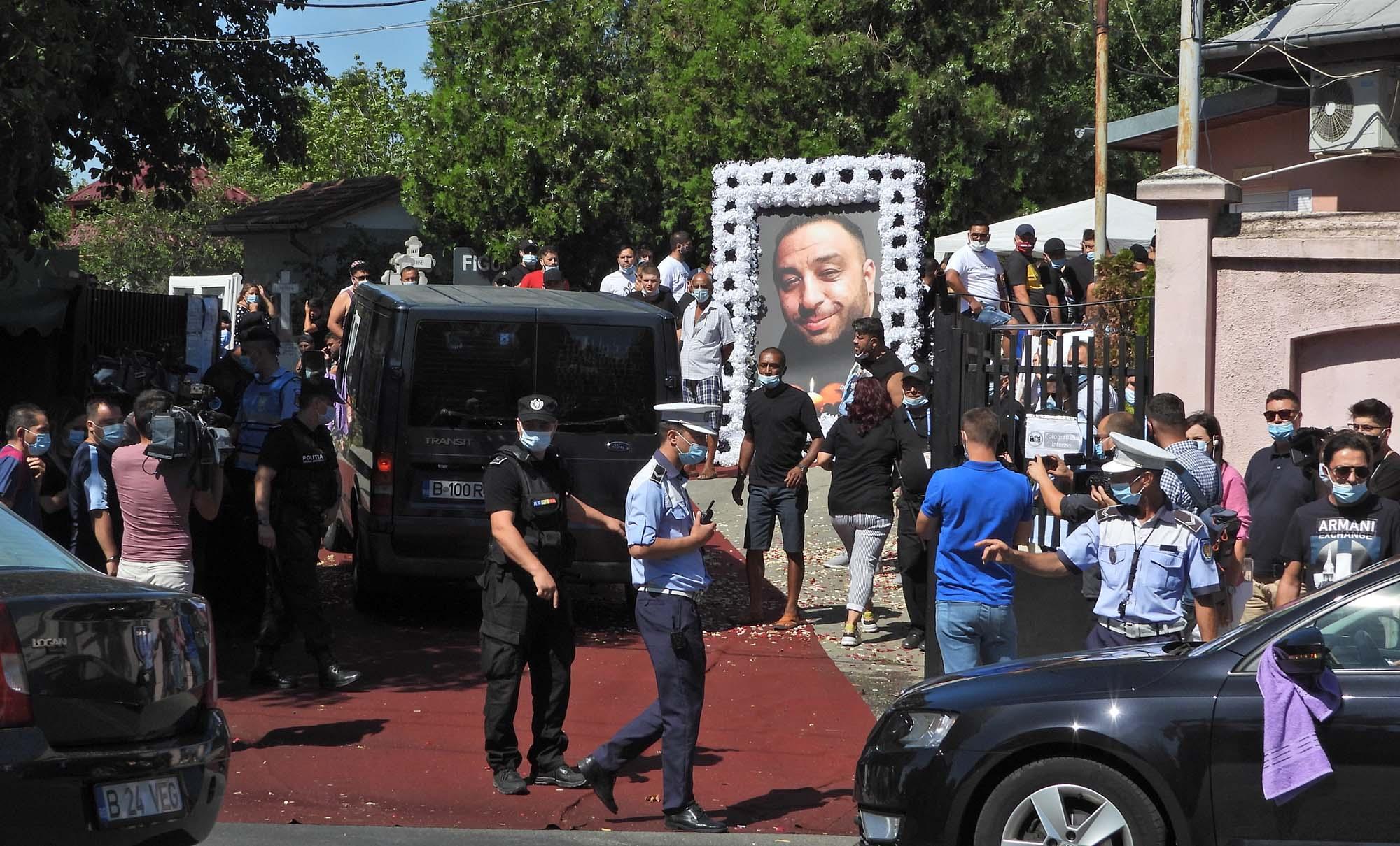 Amenzile au curs fără număr după &icirc;nmorm&acirc;ntarea lui Emi Pian! De ce au fost sancționați cei din clanul Duduienilor