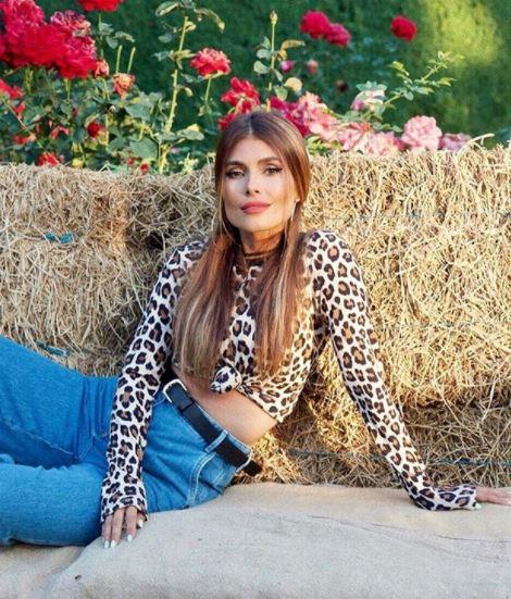 S&acirc;nziana Negru, mai sexy ca niciodată pe Instagram. A renunțat la sutienul de la costumul de baie