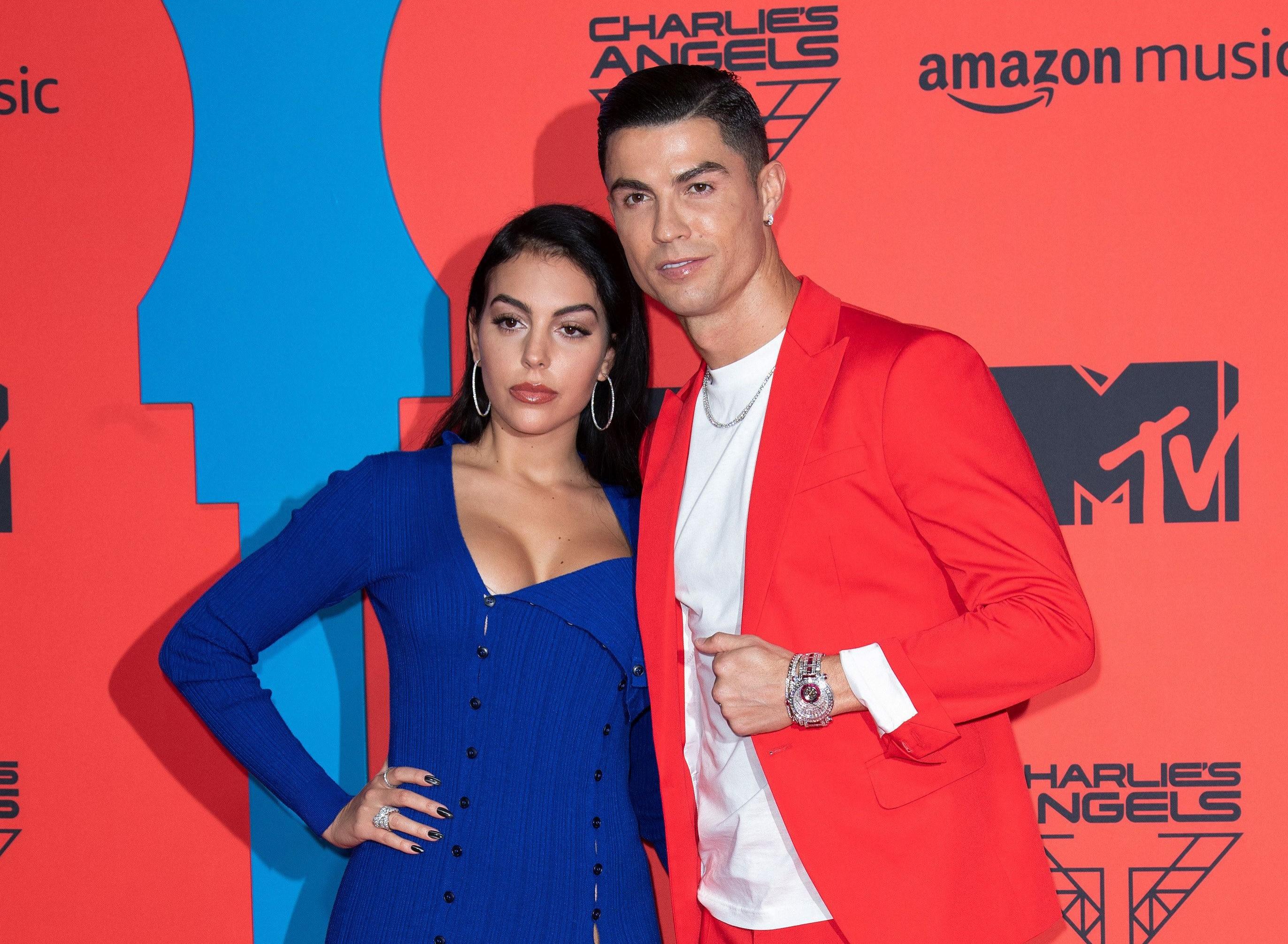 Cristiano Ronaldo ar fi cumpărat cel mai scump inel de logodnă din lumea sportului. Suma record pe care a plătit-o