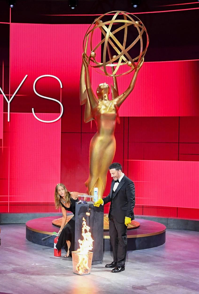 jennifer aniston si jimmy kimmel la emmys