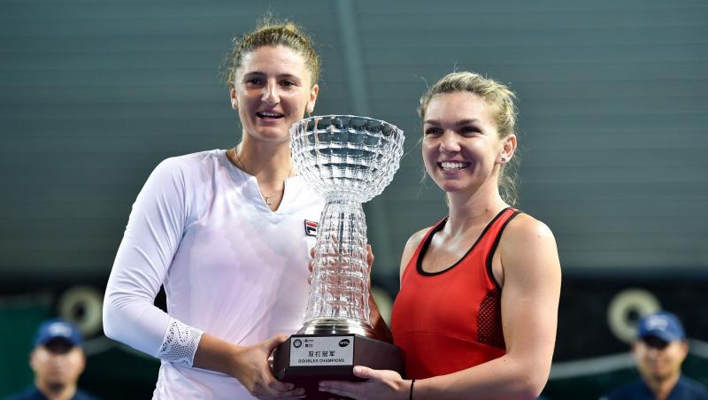 Simona Halep si Irina Begu joaca una impotriva celeilalte la Roland Garros 2020, in turul 2