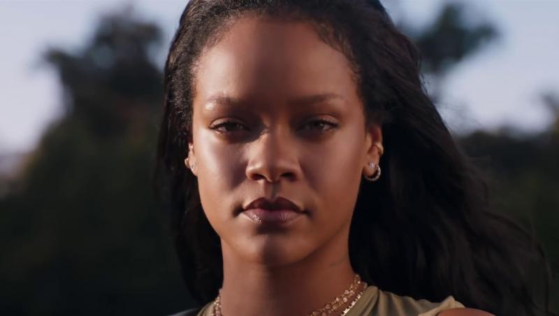 Rihanna răspunde haterilor de pe contul ei de Instagram. Un fan a făcut remarci răutăcioase