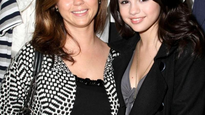 Selena Gomez și mama sa, Mandy Gomez, fotografiate în Los Angeles, în anul 2008