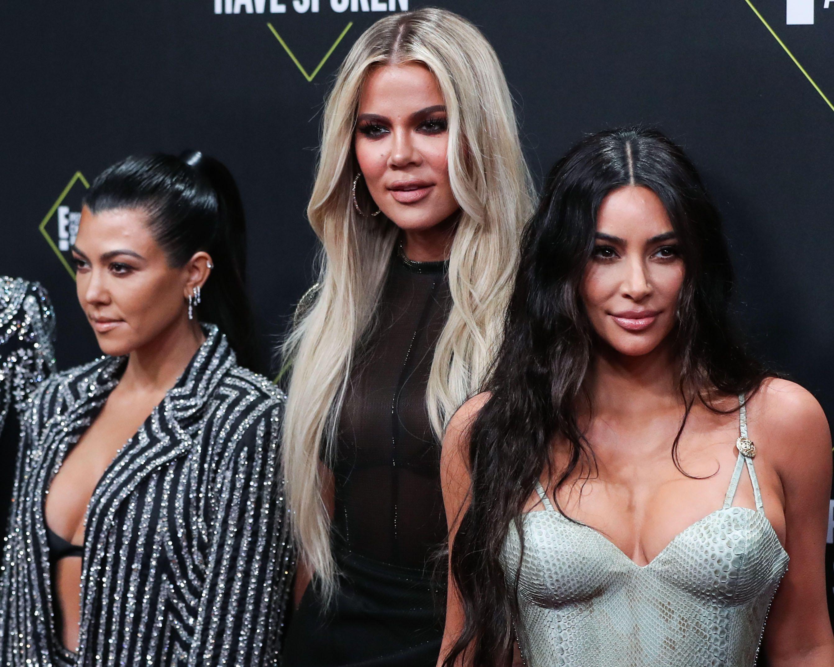 Crezi că au viața perfectă? Iată 10 motive pentru care viața surorilor Kardashian nu e de invidiat