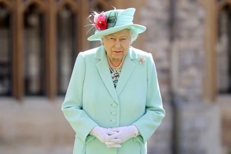 Dieta care a ajutat-o pe Regina Elisabeta să trăiască 94 de ani. Ce alimente mănâncă zilnic 