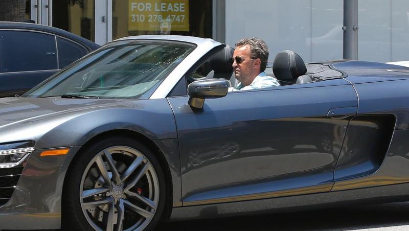 Matthew Perry, la volanul unei mașini Audi R8