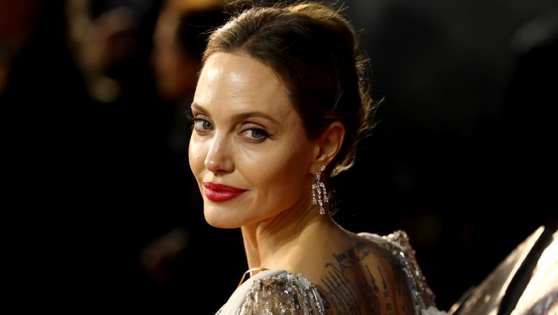Cum arată Angelina Jolie într-o zi obișnuită. Iposaza rară în care a fost surprinsă