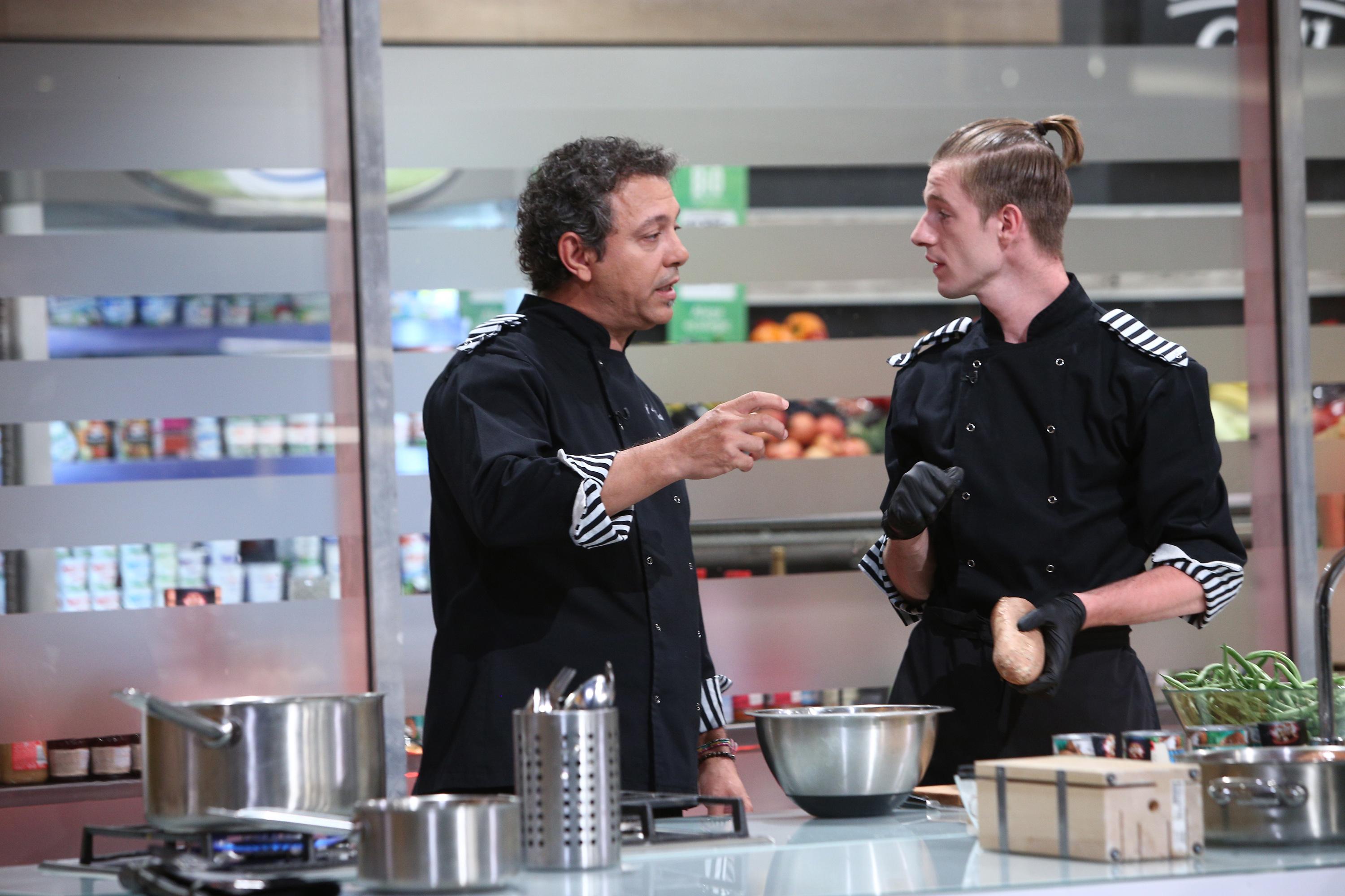 Adrian Luca în bucătăria emisiunii „Chefi la cuțite”, sezonul 8