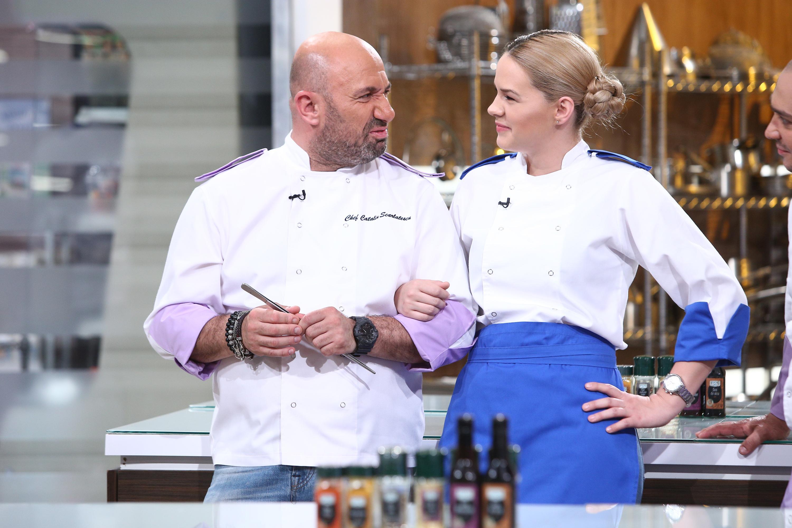 Rahela Pîslaru și Cătălin Scărlătescu în bucătăria emisiunii „Chefi la cuțite” sezonul 7