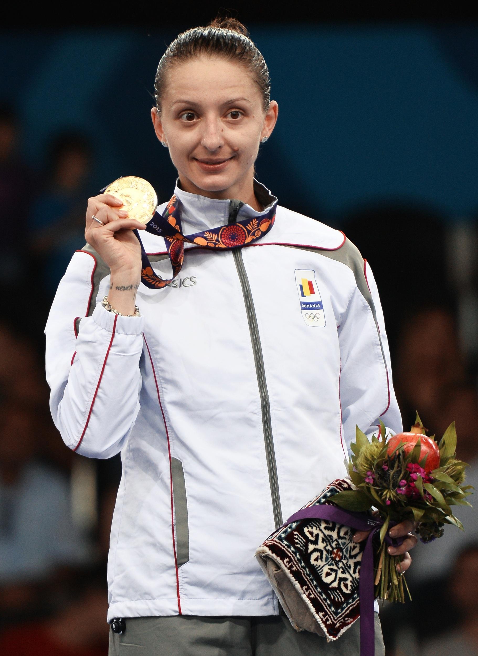 Ana Maria Brânză pe podium cu medalia de aur în mână
