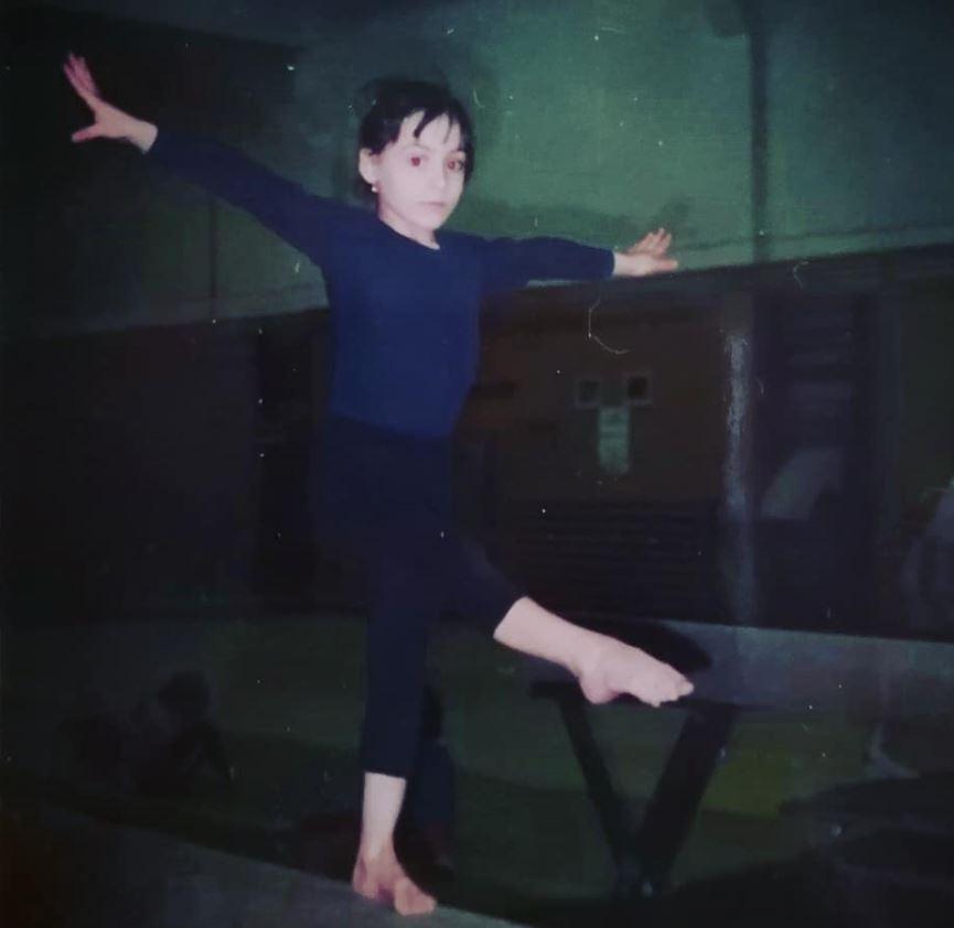 Catalina Ponor la 5 ani in sala de gimnastica