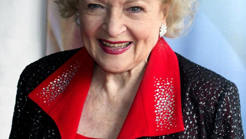 Cea mai în vârstă actriță de la Hollywood este pe cale să își serbeze cea de-a 99 aniversare. Cum arată Betty White în tinerețe