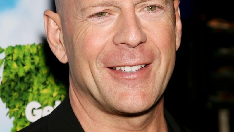 Bruce Willis, surprins fără mască de protecție în timp ce își făcea cumpărăturile