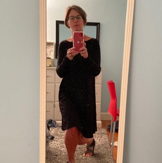 A purtat aceeași rochie timp de 100 de zile și a descoperit ceva uluitor! Ce a pățit femeia