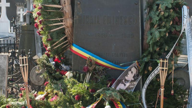Mihai EMinescu are mormântul la cimitirul Bellu