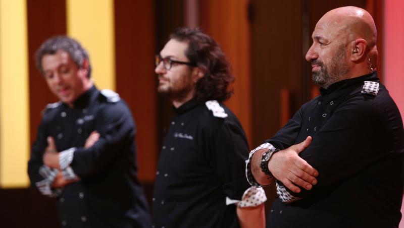 Florin Dumitrescu, Sorin Bontea si Catalin Scrlatescu in platoul Chefi la cutit, imbracati in tunici negre