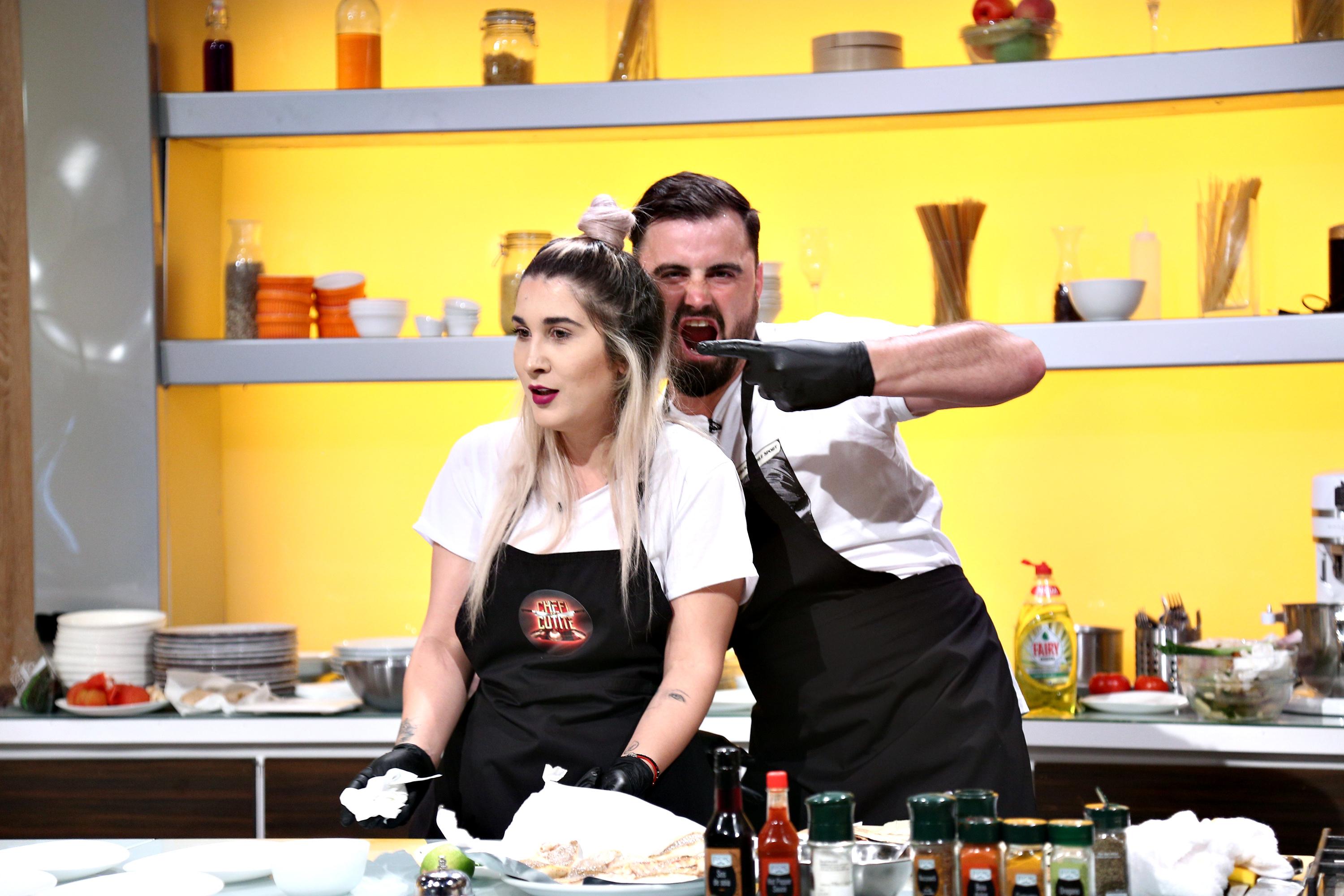 Adda și Cătălin Rizea, soțul său, gătind în bucătăria „Chefi la cuțite”, sezonul 8