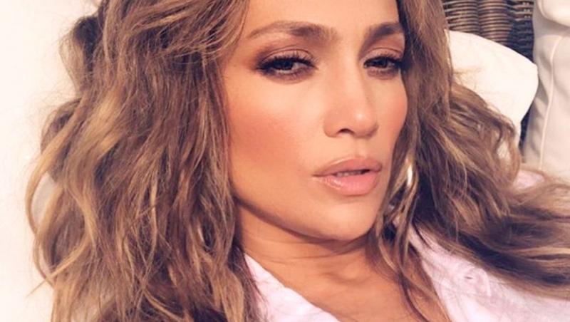 Jennifer Lopez le-a răspuns celor care au acuzat-o că și-a făcut operații estetice