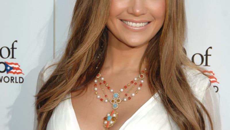 Jennifer Lopez le-a răspuns celor care au acuzat-o că și-a făcut operații estetice
